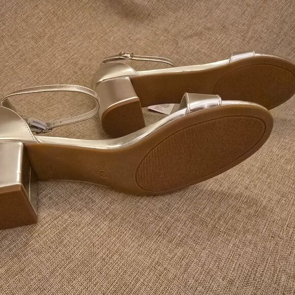 Women's Silver Sandals with Ankle Strap and Stacked Heel, Size 9 - Picture 5 of 5